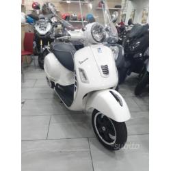 Piaggio Vespa 300 GTS - 2015 come nuova garanzia