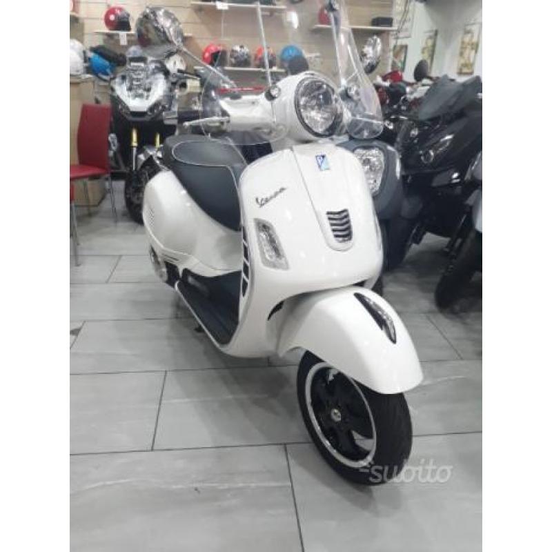 Piaggio Vespa 300 GTS - 2015 come nuova garanzia