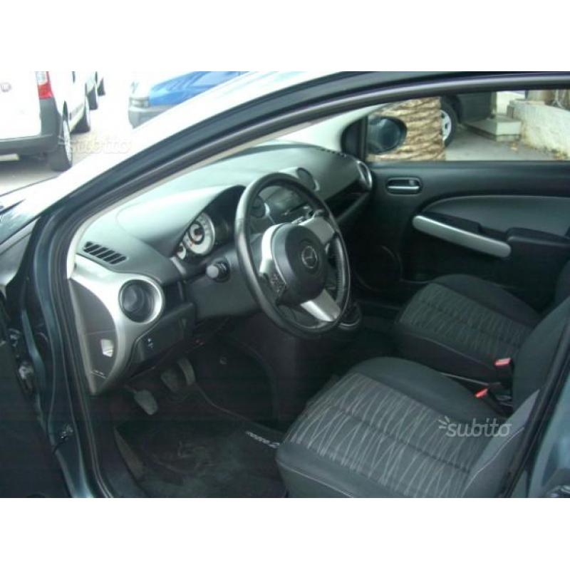 MAZDA Mazda2 1.3 - 2010