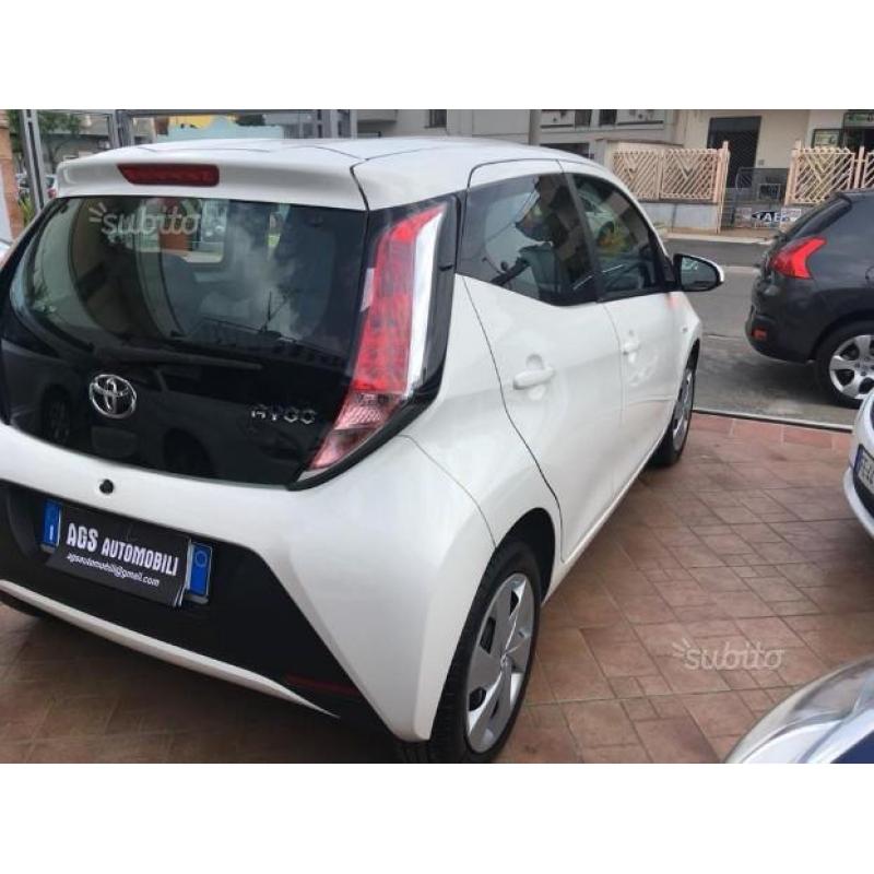 TOYOTA Aygo 2ª serie - 2017