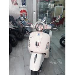 Piaggio Vespa 300 GTS - 2015 come nuova garanzia